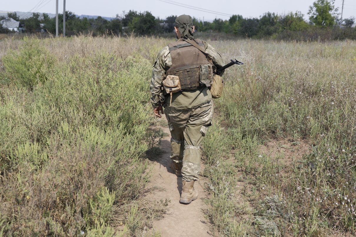 Боевики из гранатометов били по украинским военным: двое раненых