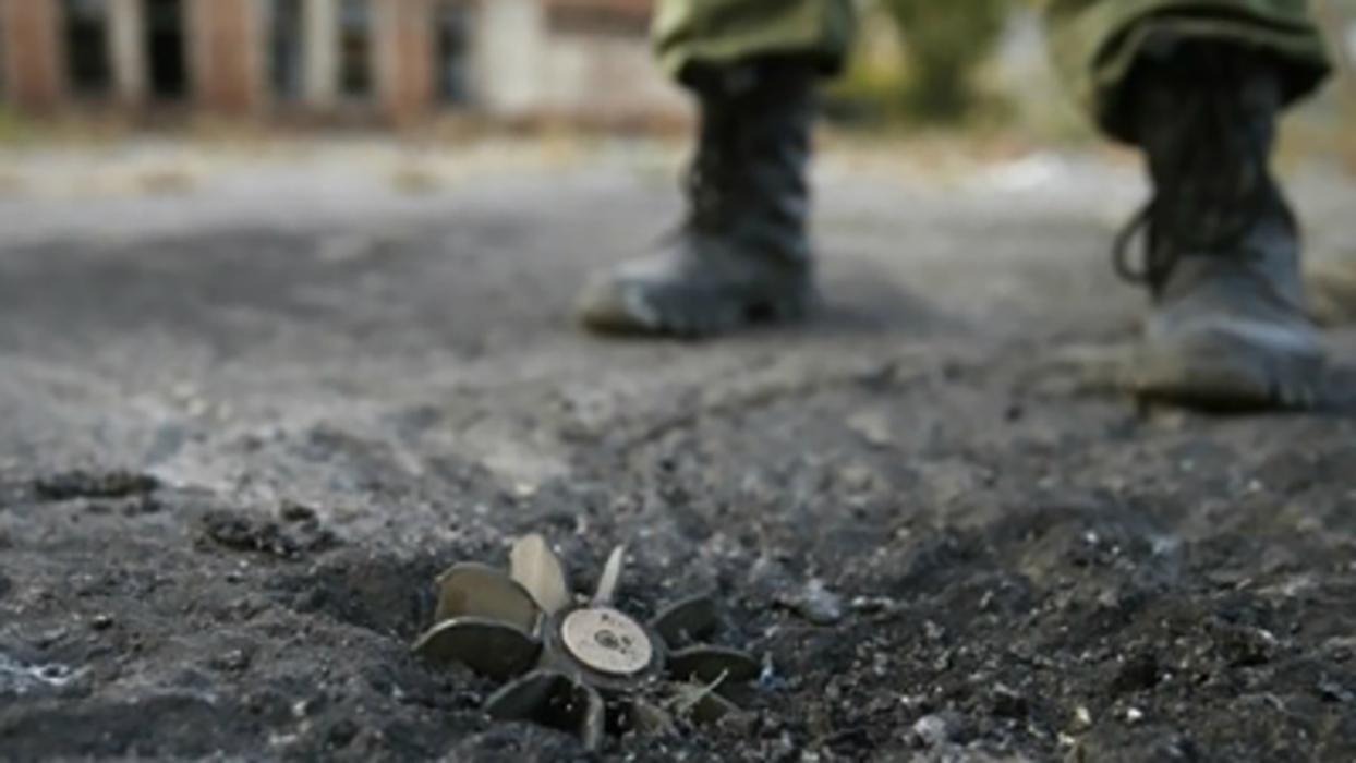 Украинский военный подорвался на мине на Луганщине: он в тяжелом состоянии