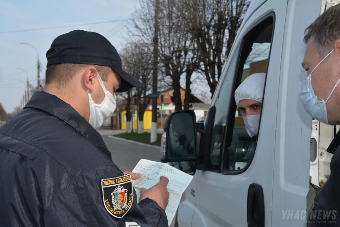 Чоловік їздив вулицями міста з труною