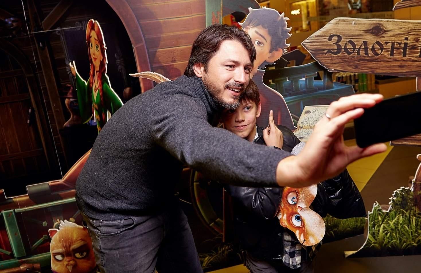 Сергей Притула показал, как провожает сына в школу: курьезное видео