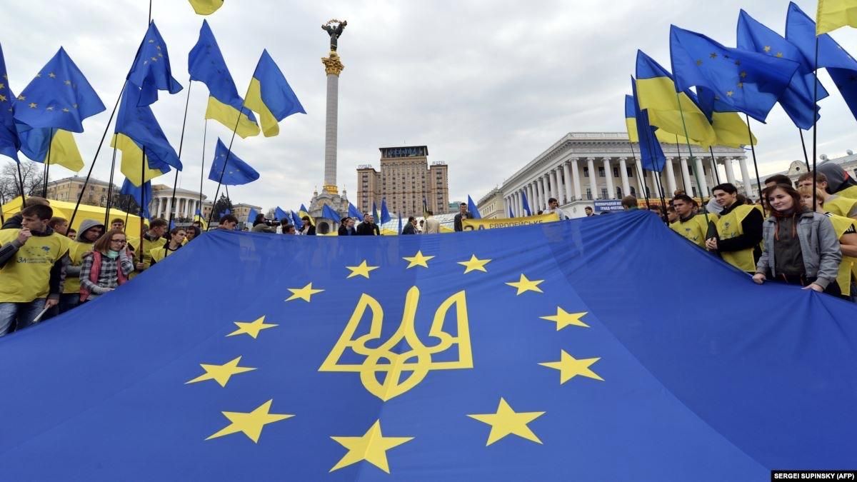 Скільки українців підтримують вступ до НАТО та ЄС: результати опитування