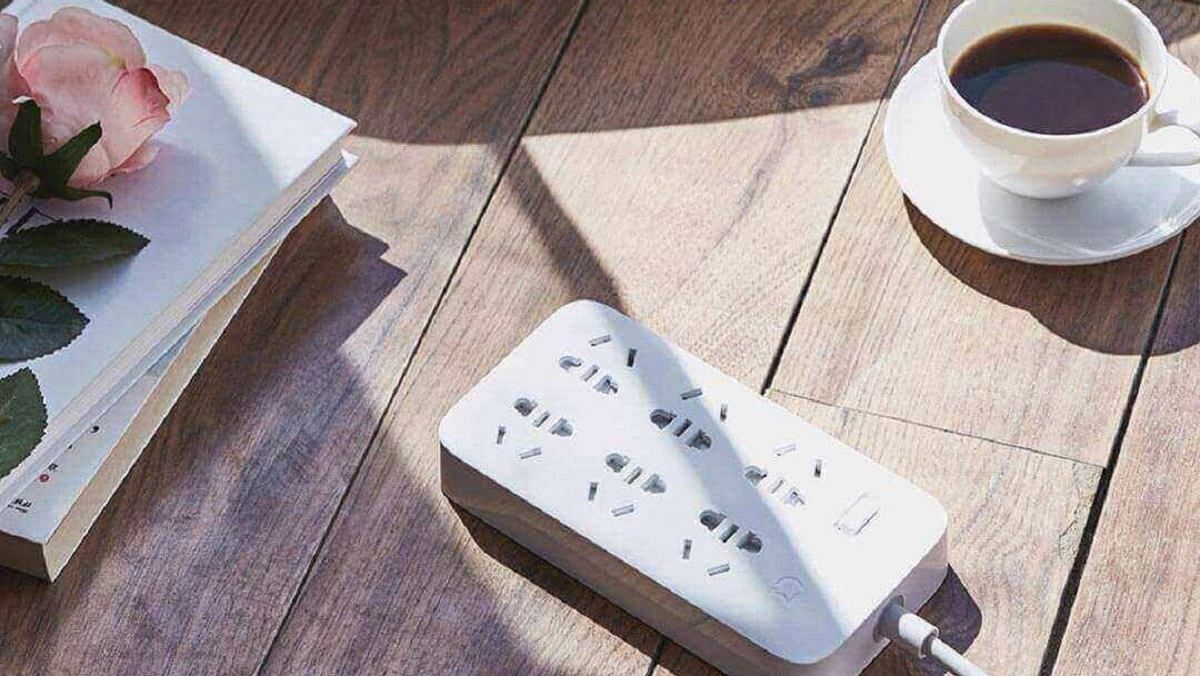 Huawei анонсувала розумний подовжувач з функцією швидкої зарядки Huawei анонсувала розумний подовжувач з функцією швидкої зарядки