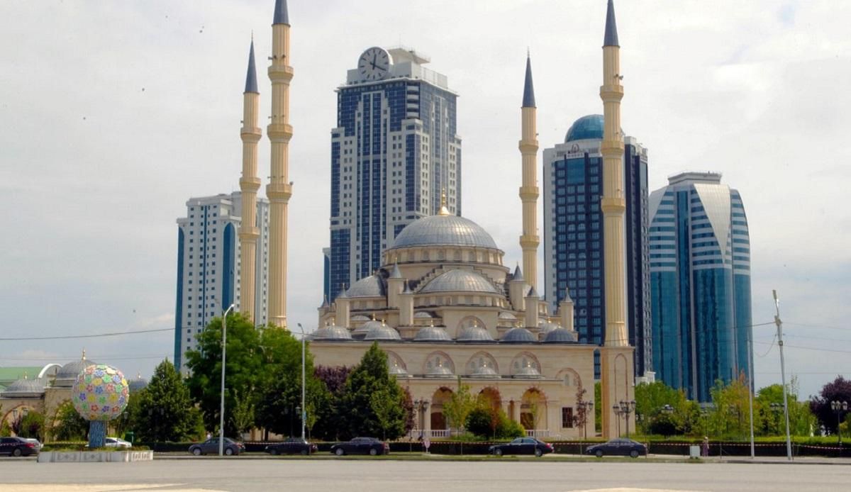 "Накажим і штраф будіт": як у Чечні інформують про карантин – лячне відео "Накажим і штраф будіт": як у Чечні інформують про карантин – лячне відео