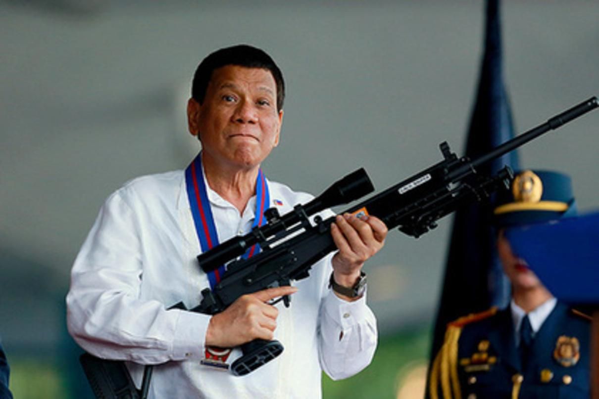 Президент Філіппін дозволив поліції стріляти у порушників карантину