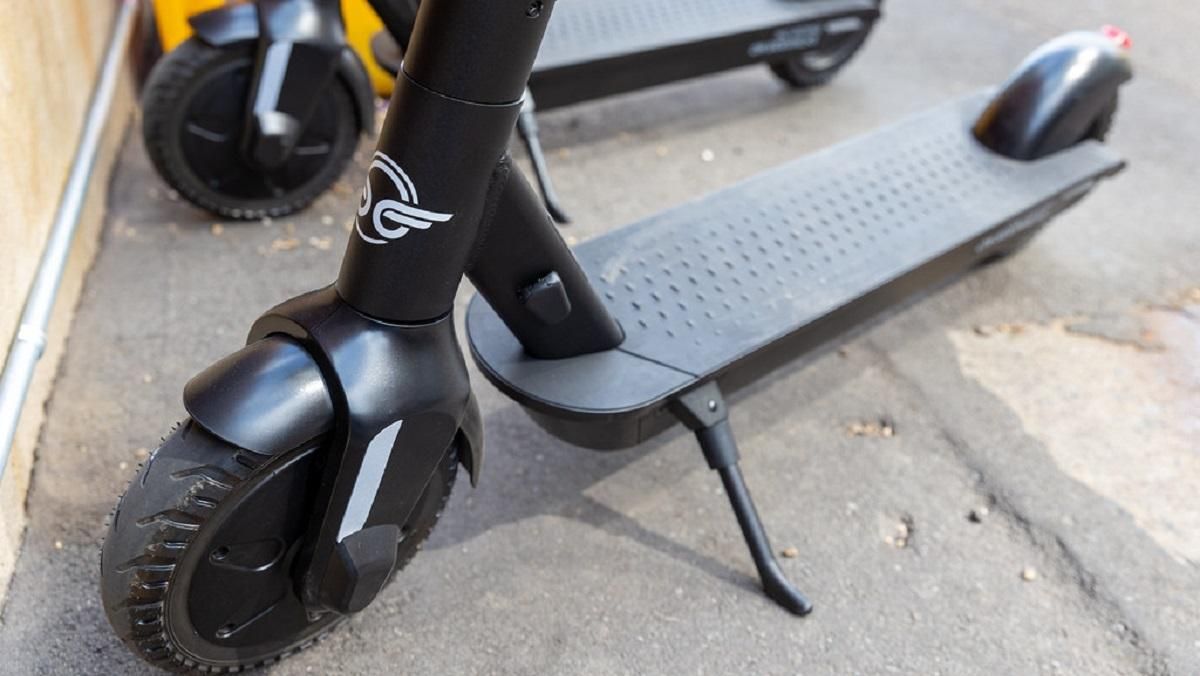 Стартап Bird уволил 406 сотрудников: украинец, который там работал, рассказал как это было Стартап Bird уволил 406 сотрудников: украинец, который там работал, рассказал как это было