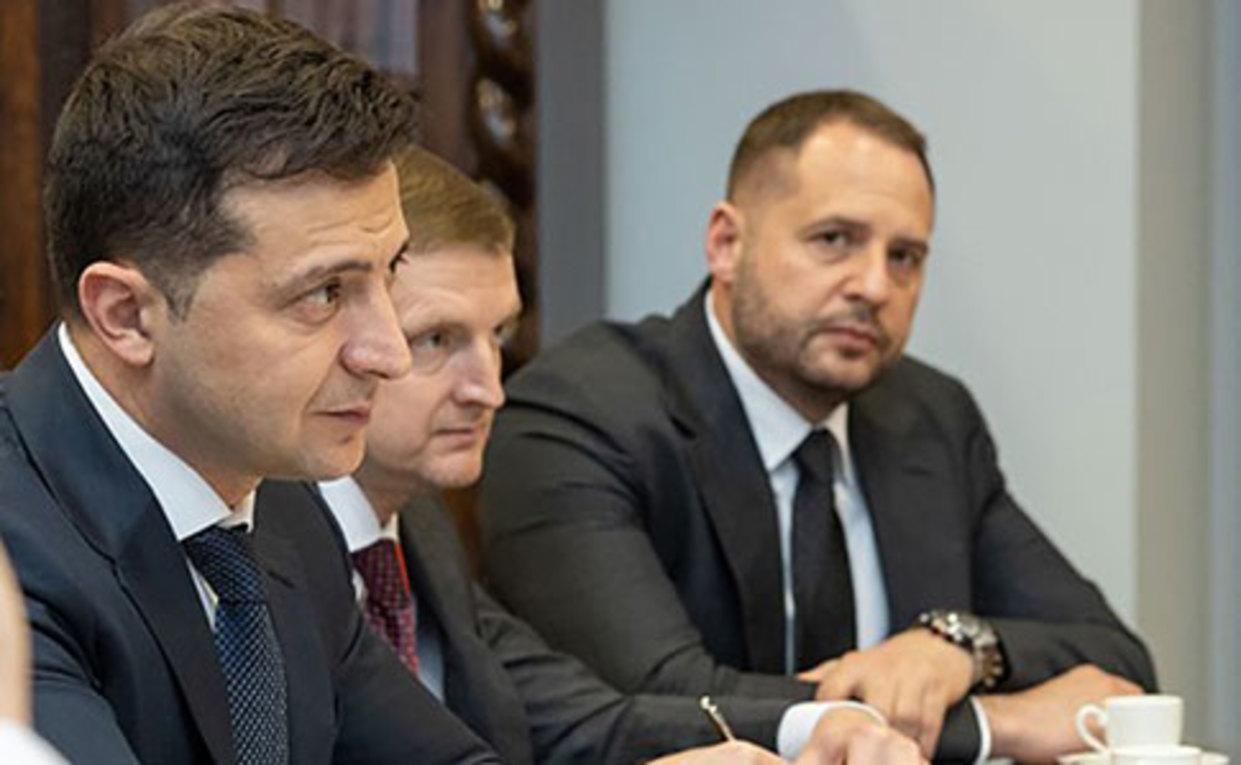 Скандал з Єрмаком і розкол "Слуги народу": Зеленському час визначитися, з ким він Скандал з Єрмаком і розкол "Слуги народу": Зеленському час визначитися, з ким він