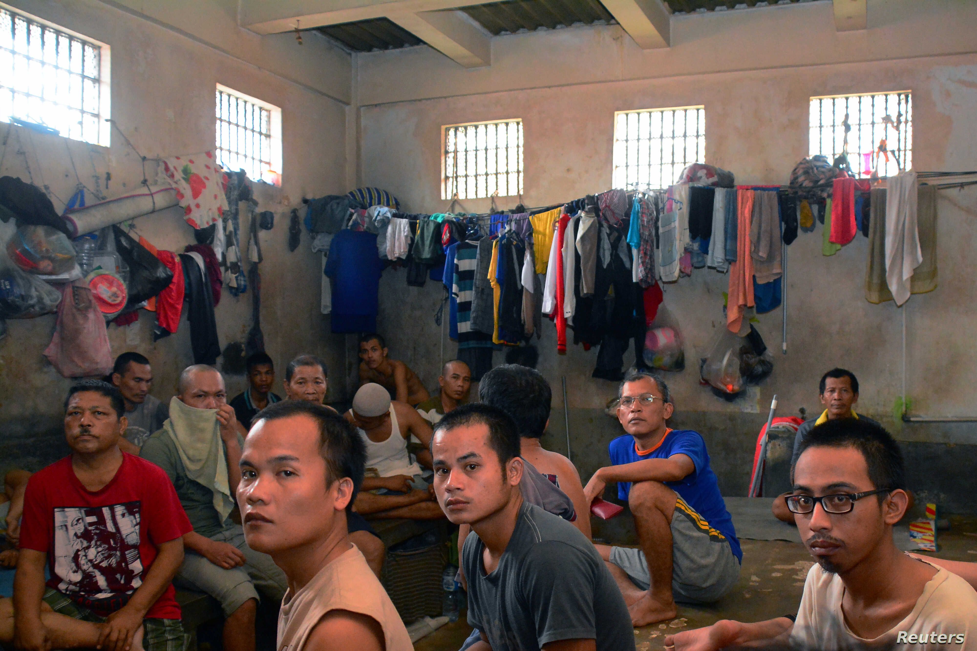 В Индонезии уволили 18 тысяч заключенных, чтобы обуздать коронавирус