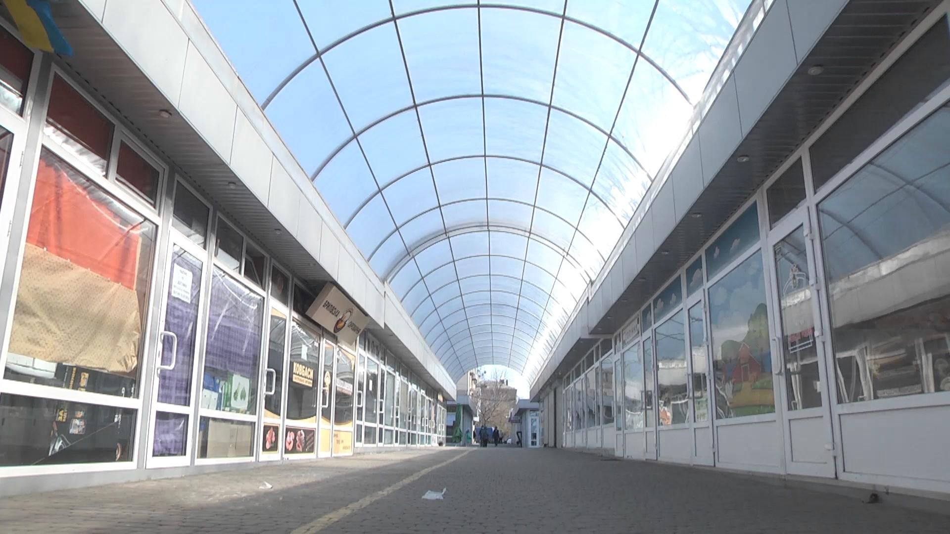 Яка ситуація на ринках у Києві після введення обмежень: відео Яка ситуація на ринках у Києві після введення обмежень: відео