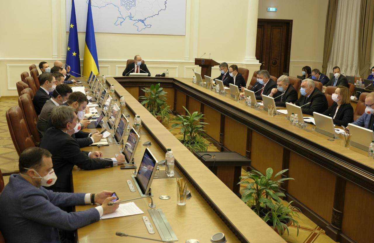 Підвищення інфляції, падіння ВВП та середньої заробітної плати: уряд погіршив прогнози Підвищення інфляції, падіння ВВП та середньої заробітної плати: уряд погіршив прогнози