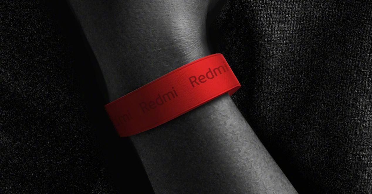 Бренд Redmi представит свой первый фитнес-браслет: детали и фото