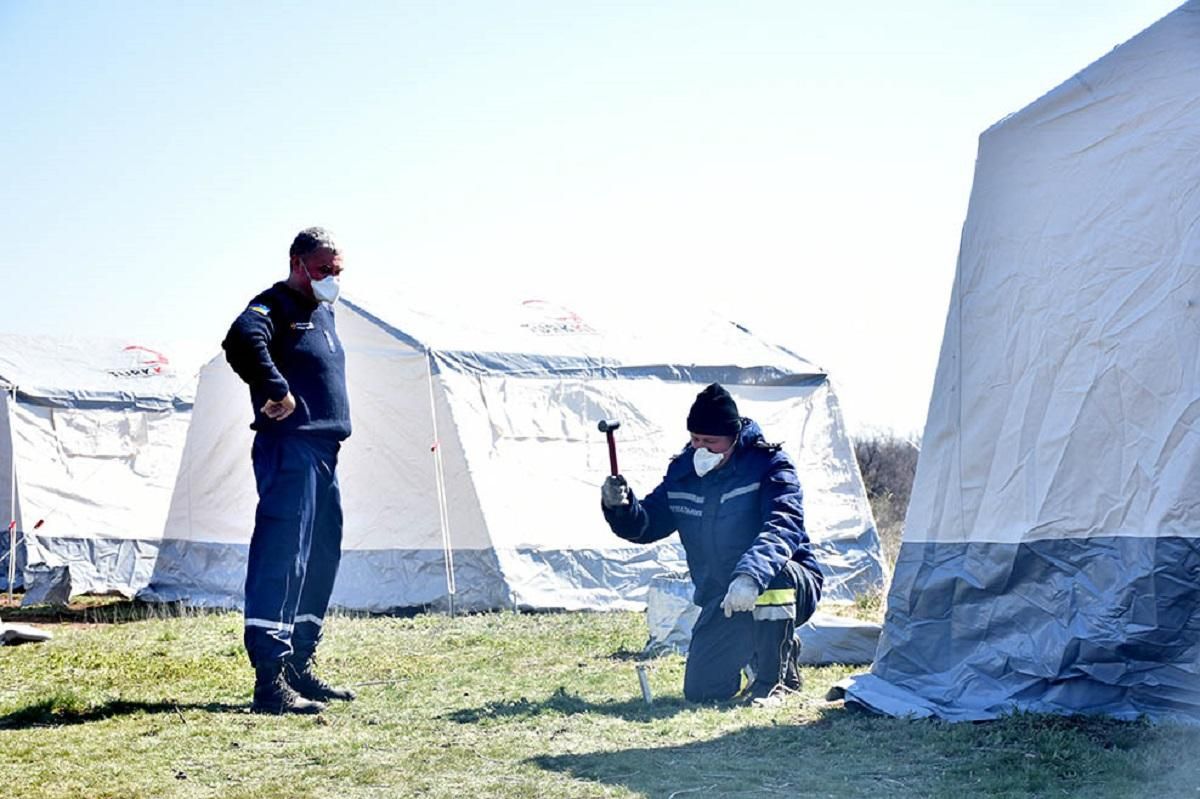 На Днепропетровщине установили палаточный городок для обсервации: фото, видео На Днепропетровщине установили палаточный городок для обсервации: фото, видео