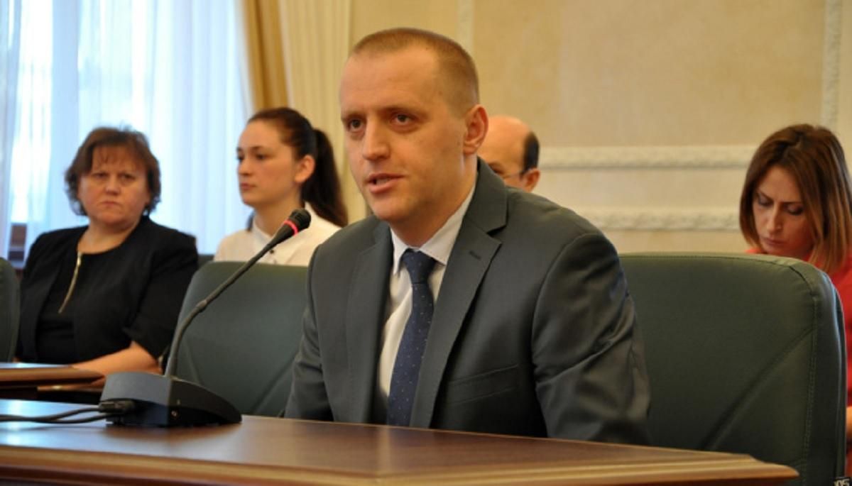 Трепак назвав дві причини, чому не звільнився після відставки Рябошапки Трепак назвав дві причини, чому не звільнився після відставки Рябошапки