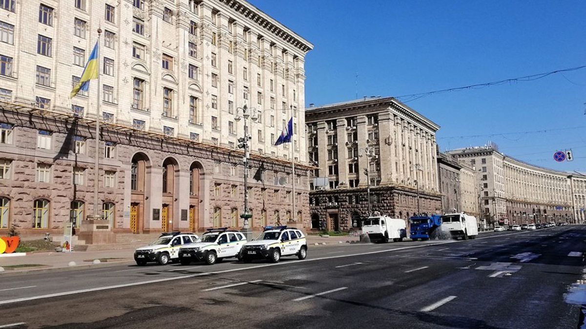 Коронавирус в Украине: в Киеве дезинфицируют дома больных коронавирусом Коронавирус в Украине: в Киеве дезинфицируют дома больных коронавирусом