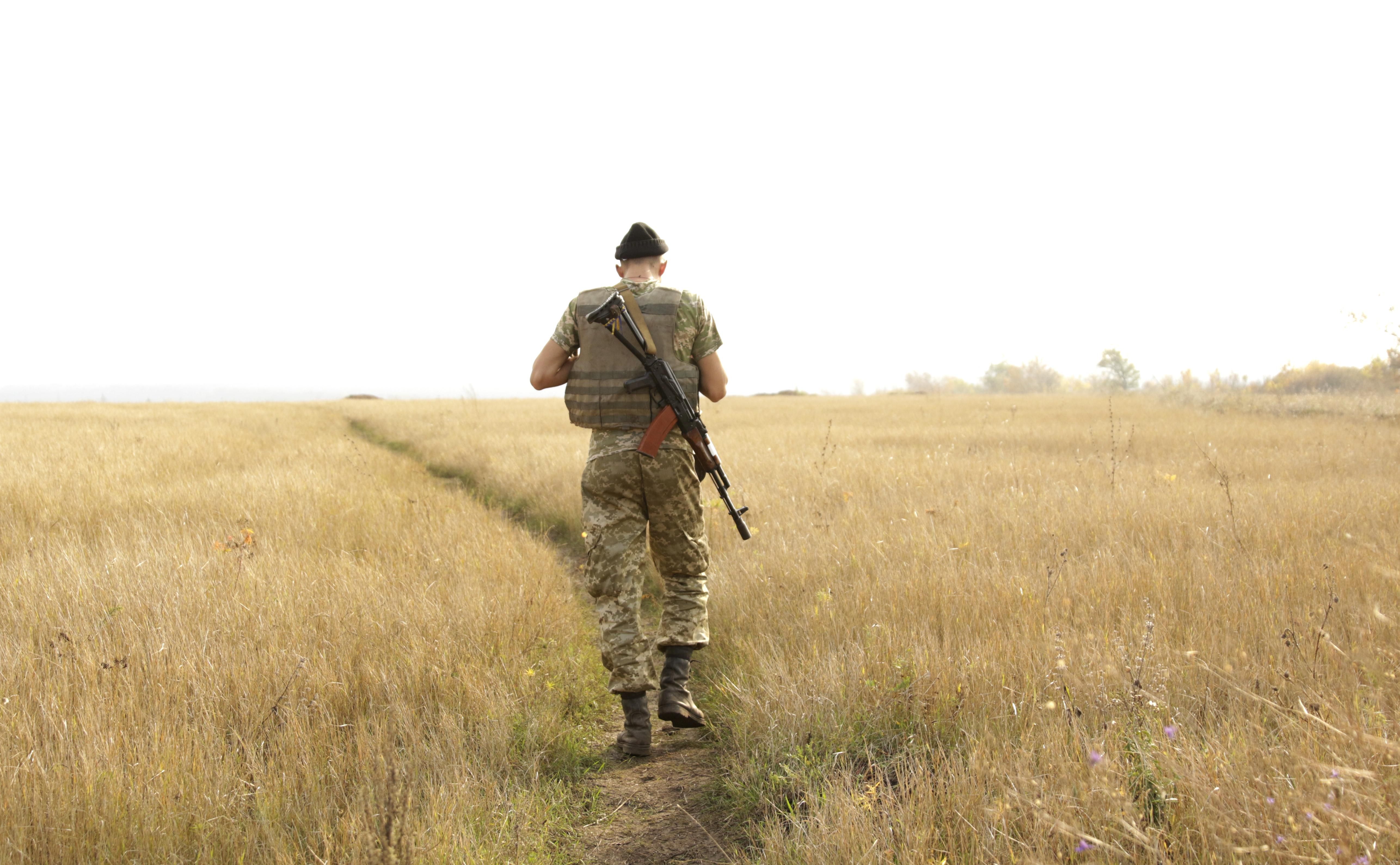 Бойовики продовжують гатити: один український військовий поранений
