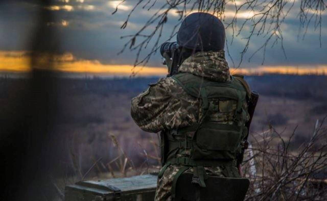 Оккупанты 13 раз били по украинским позициям, один защитник ранен