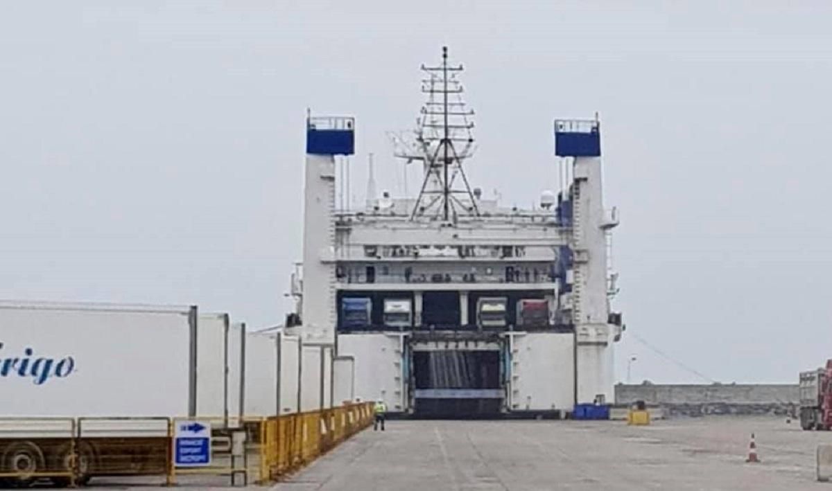 Украинцев из эвакуировали из Турции на пароме: фото и видео Украинцев из эвакуировали из Турции на пароме: фото и видео