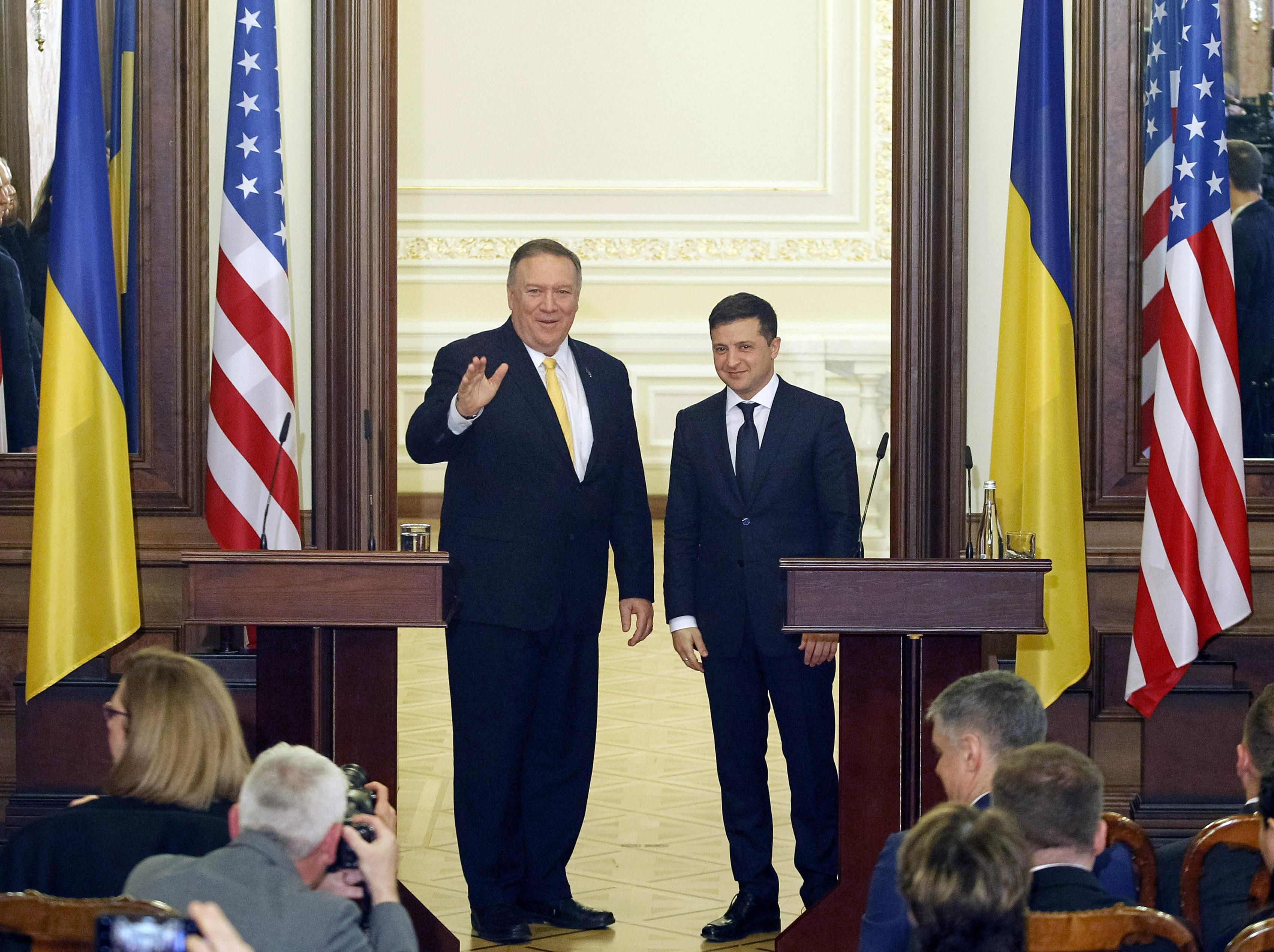 Зеленский поговорил с Помпео: госсекретарь США озвучил интересные детали разговора Зеленский поговорил с Помпео: госсекретарь США озвучил интересные детали разговора