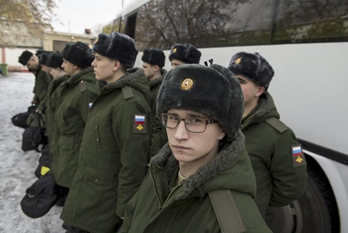 Попри пандемію Росія почала призов у Криму: Україна суворо засудила окупанта