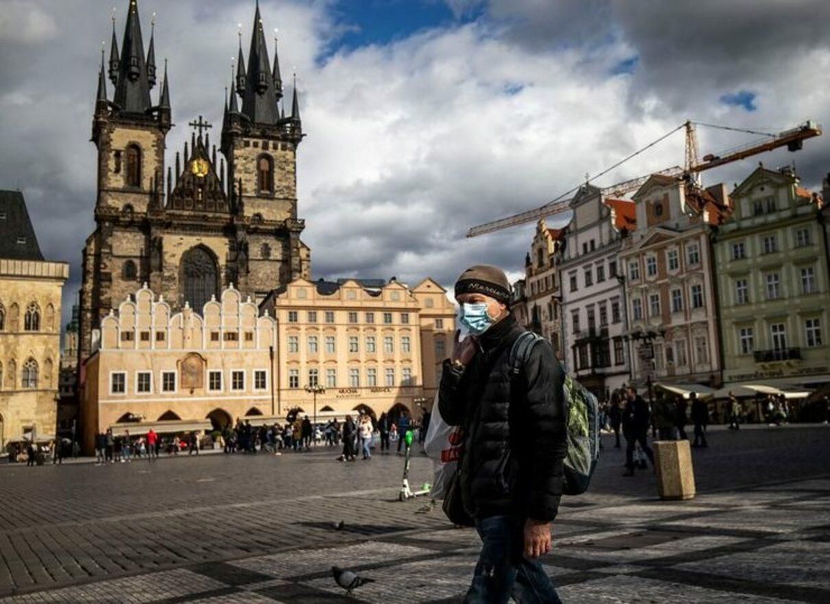 У Чехії послаблять карантин: деякі магазини відкриють і дозволять пробіжки