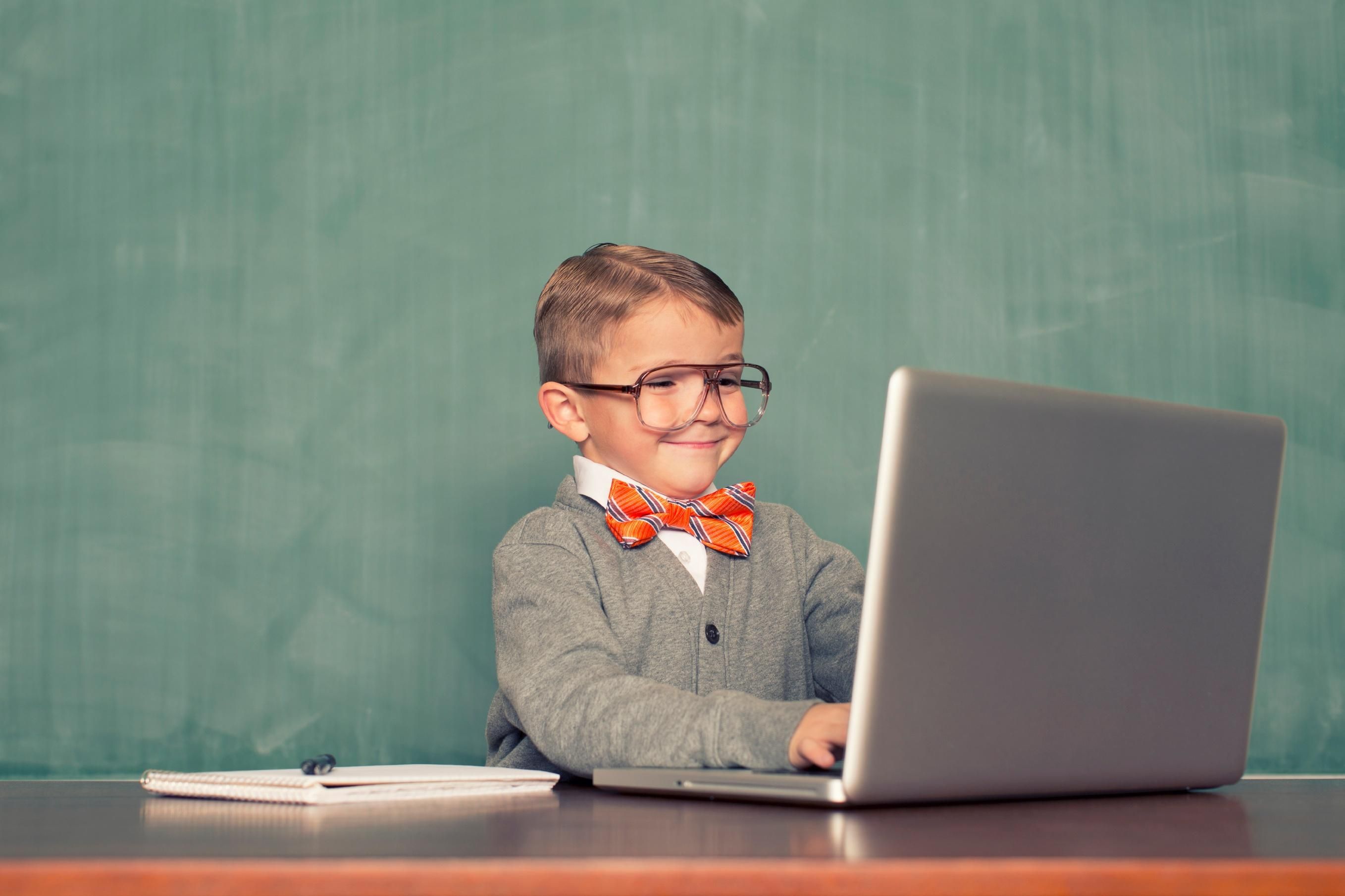Юный информатик 2 класс. Современный ученик. Ребенок программист. Компьютер для детей. Современные школьники.