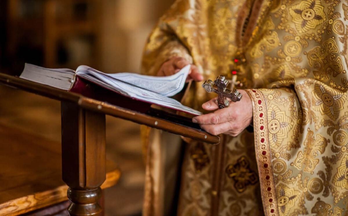 На Буковині на коронавірус хворіють священники УПЦ МП: церкви не планують дезінфікувати