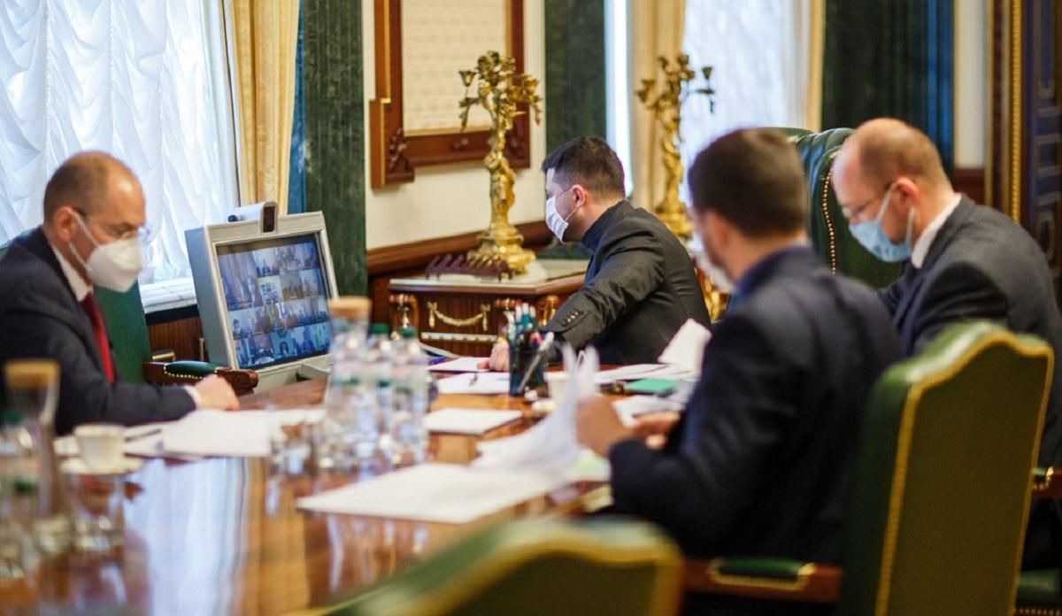 В Офисе президента обсуждали введение чрезвычайного положения В Офисе президента обсуждали введение чрезвычайного положения