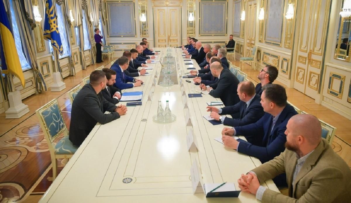 Просили допомогти, але не віддавали цілі регіони: у Зеленського пояснили співпрацю з олігархами Просили допомогти, але не віддавали цілі регіони: у Зеленського пояснили співпрацю з олігархами