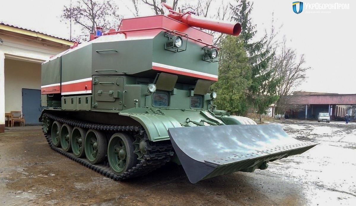 Львівський бронетанковий завод передав армії партію пожежних танків: фото