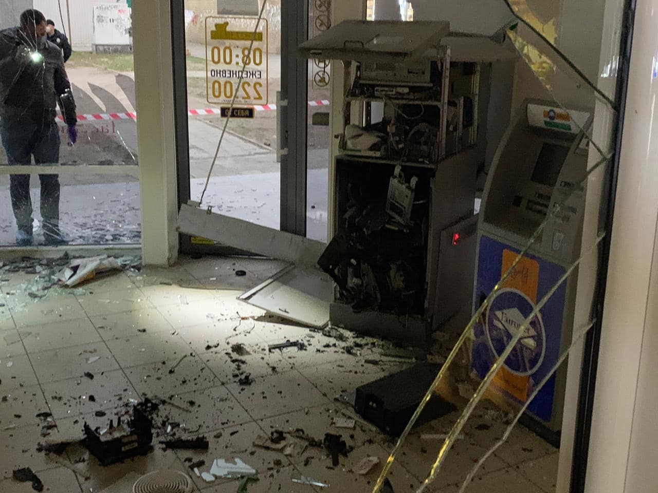 У Харкові вночі підірвали банкомат "Приватбанку": крадіїв на велосипедах вже піймали – відео