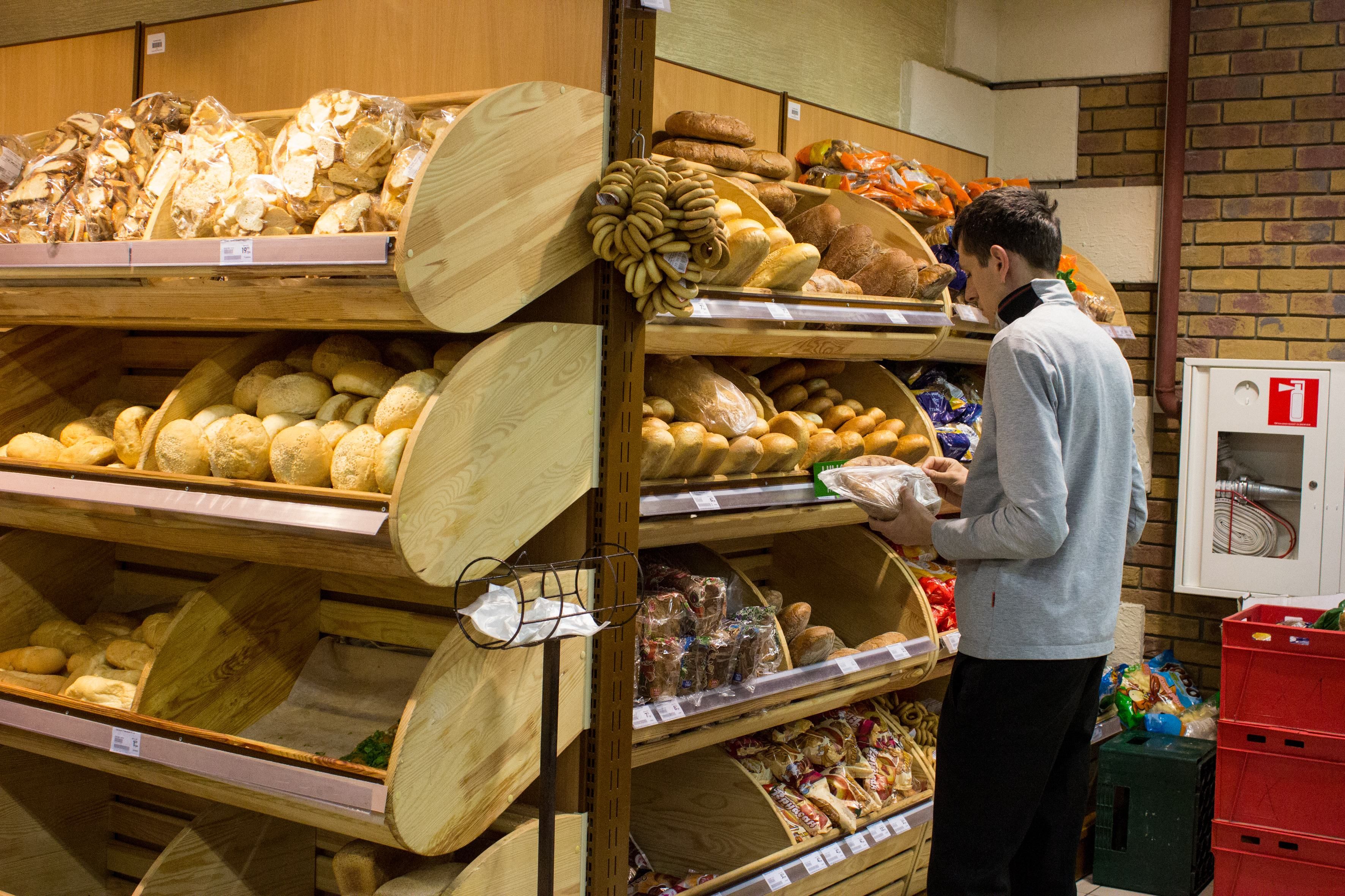 Чи вистачить хліба українцям до нового врожаю: відповідь Мінекономіки