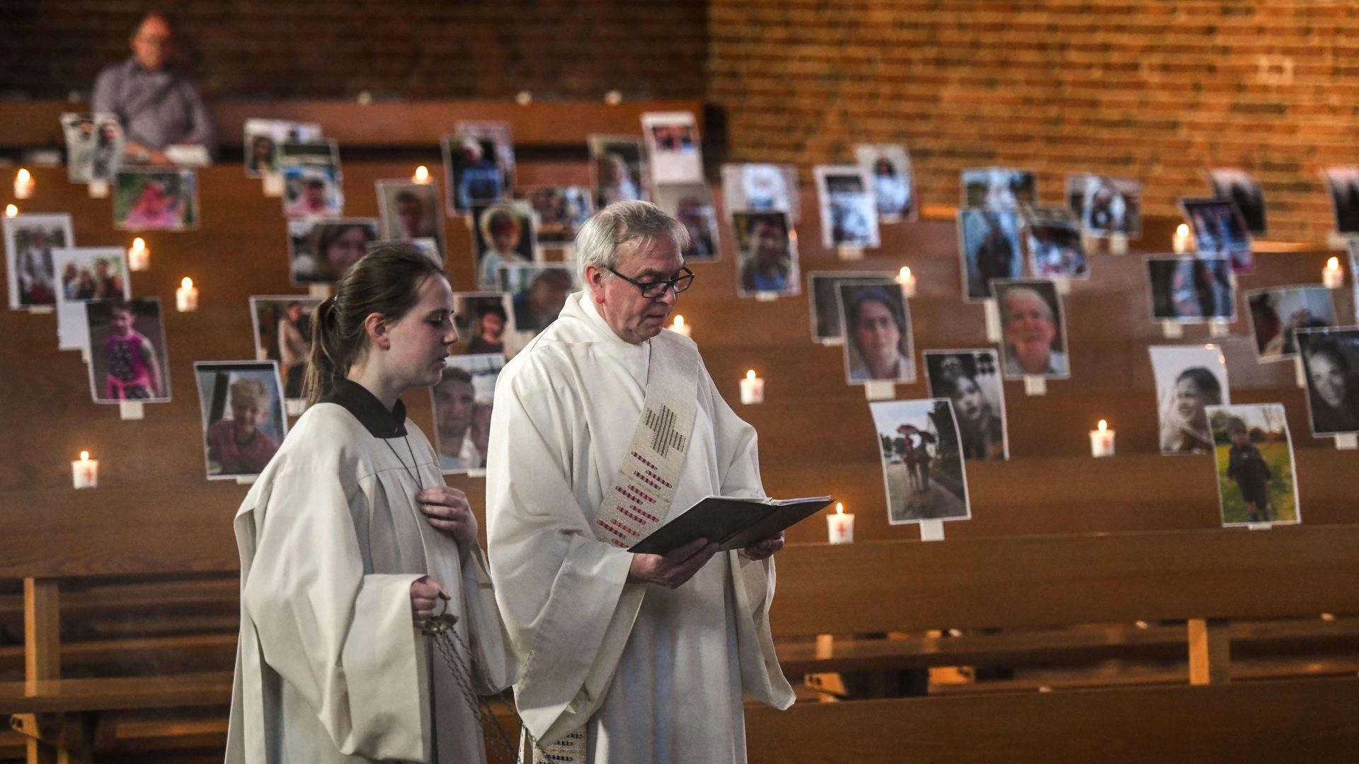 Як католики відзначають Великдень в умовах карантину: дивовижні фото з усіх куточків світу