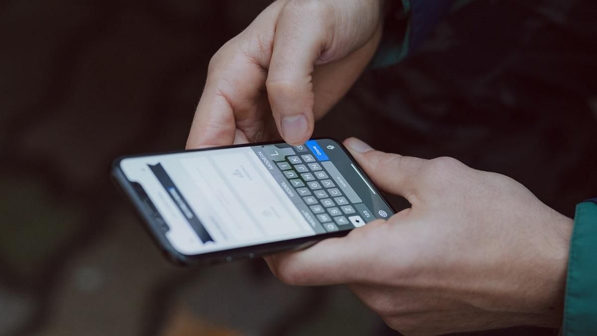 Коронавірус спровокував зростання залежності від смартфонів Коронавірус спровокував зростання залежності від смартфонів