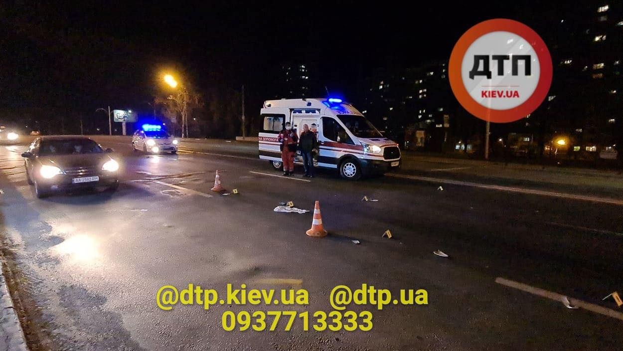 Автомобиль МВД насмерть сбил пешехода в Киеве: фото
