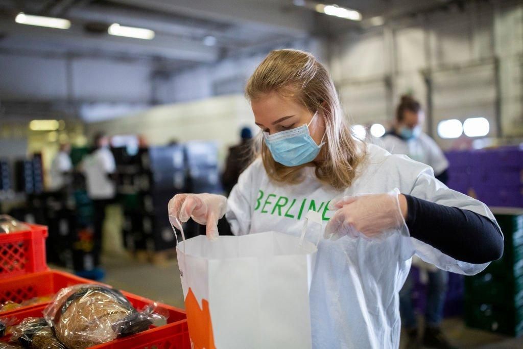 Испания ослабляет карантин несмотря на огромное количество больных COVID-19 Испания ослабляет карантин несмотря на огромное количество больных COVID-19