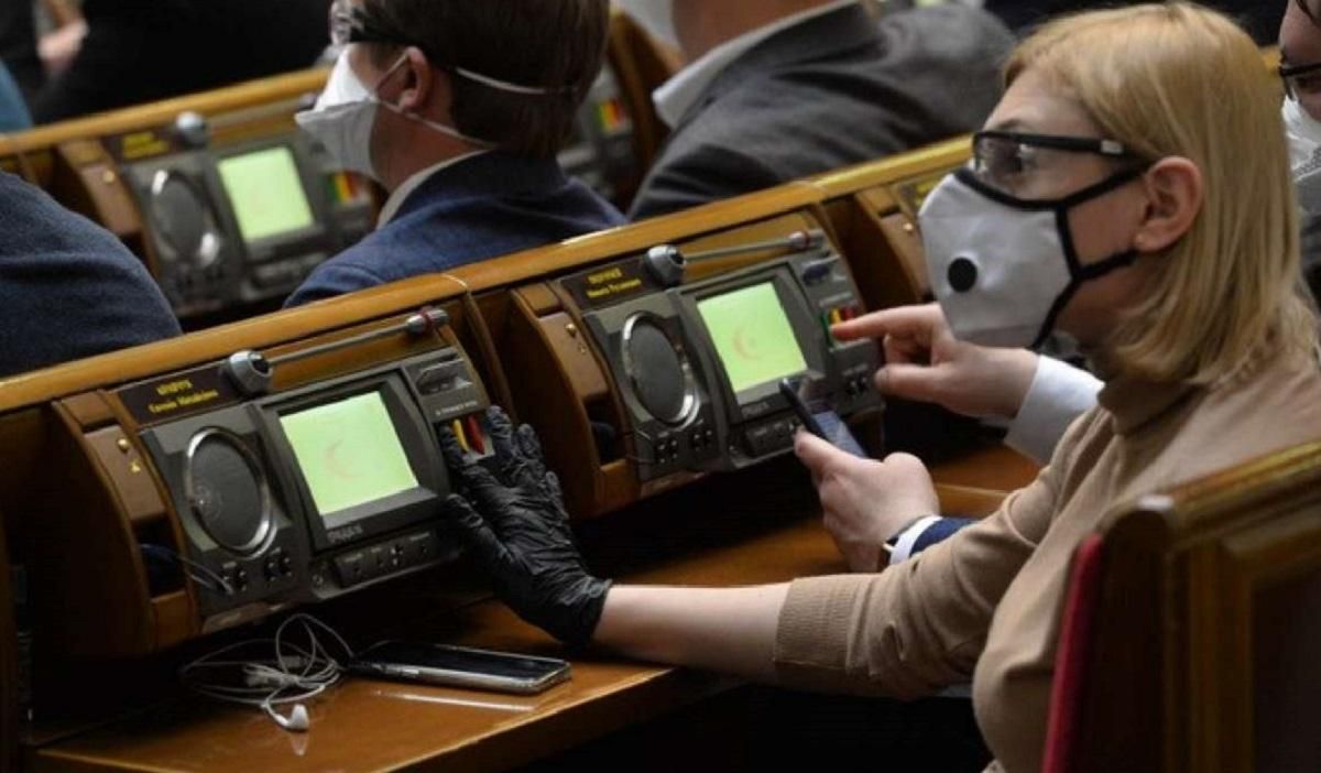 Що Рада робитиме з 16 тисячами правок до "антиколомойського" законопроєкту Що Рада робитиме з 16 тисячами правок до "антиколомойського" законопроєкту