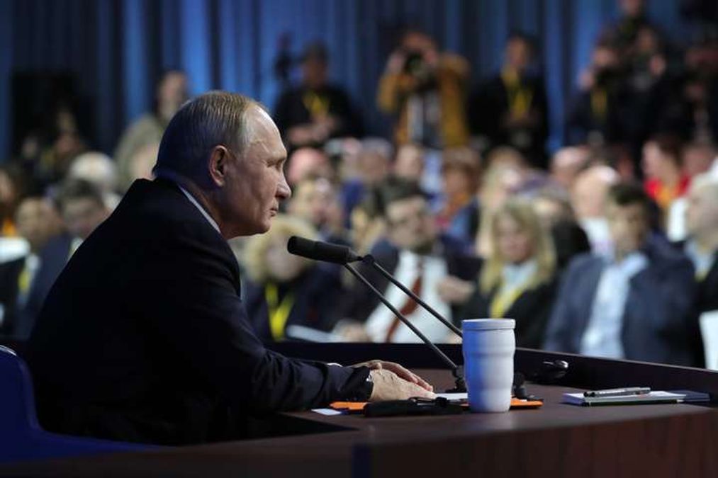 Брехливо-фантастична прес-конференція: про що Путін "вєщав" 3,5 години Брехливо-фантастична прес-конференція: про що Путін "вєщав" 3,5 години