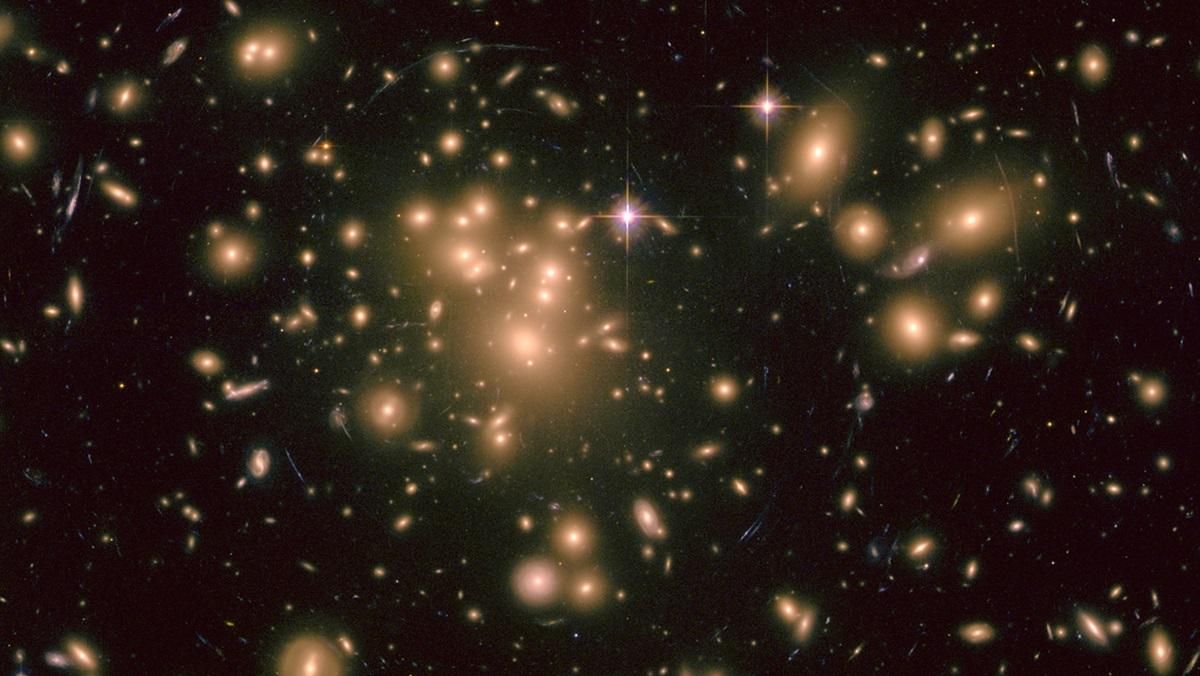 Что фотографировал телескоп "Хаббл" в день вашего рождения: новый сервис от NASA