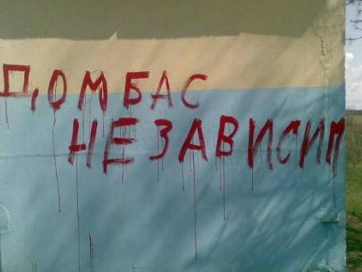 В Луганске жить нужно тихо и на два лагеря: здесь дом и там дом