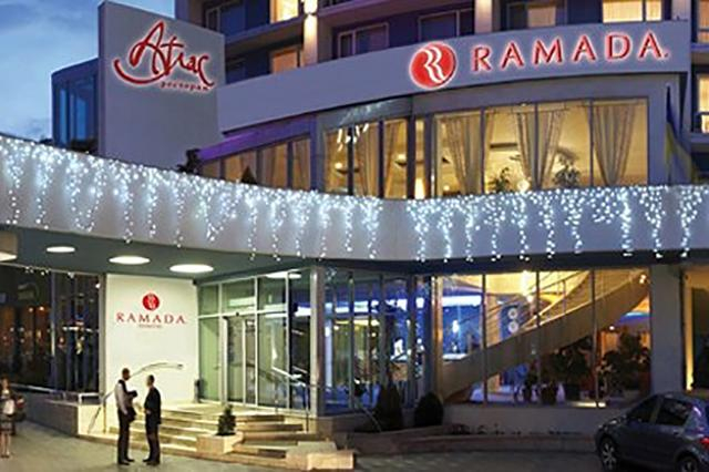 Наглядачі ОБСЕ пили горілку, доки бойовики лупцювали людей у топовому ресторані