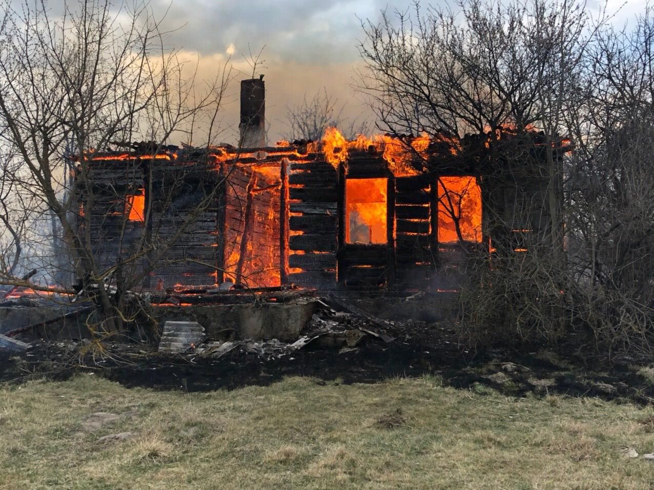 Пожар в Житомирской области: огонь перекинулся на село Борятин