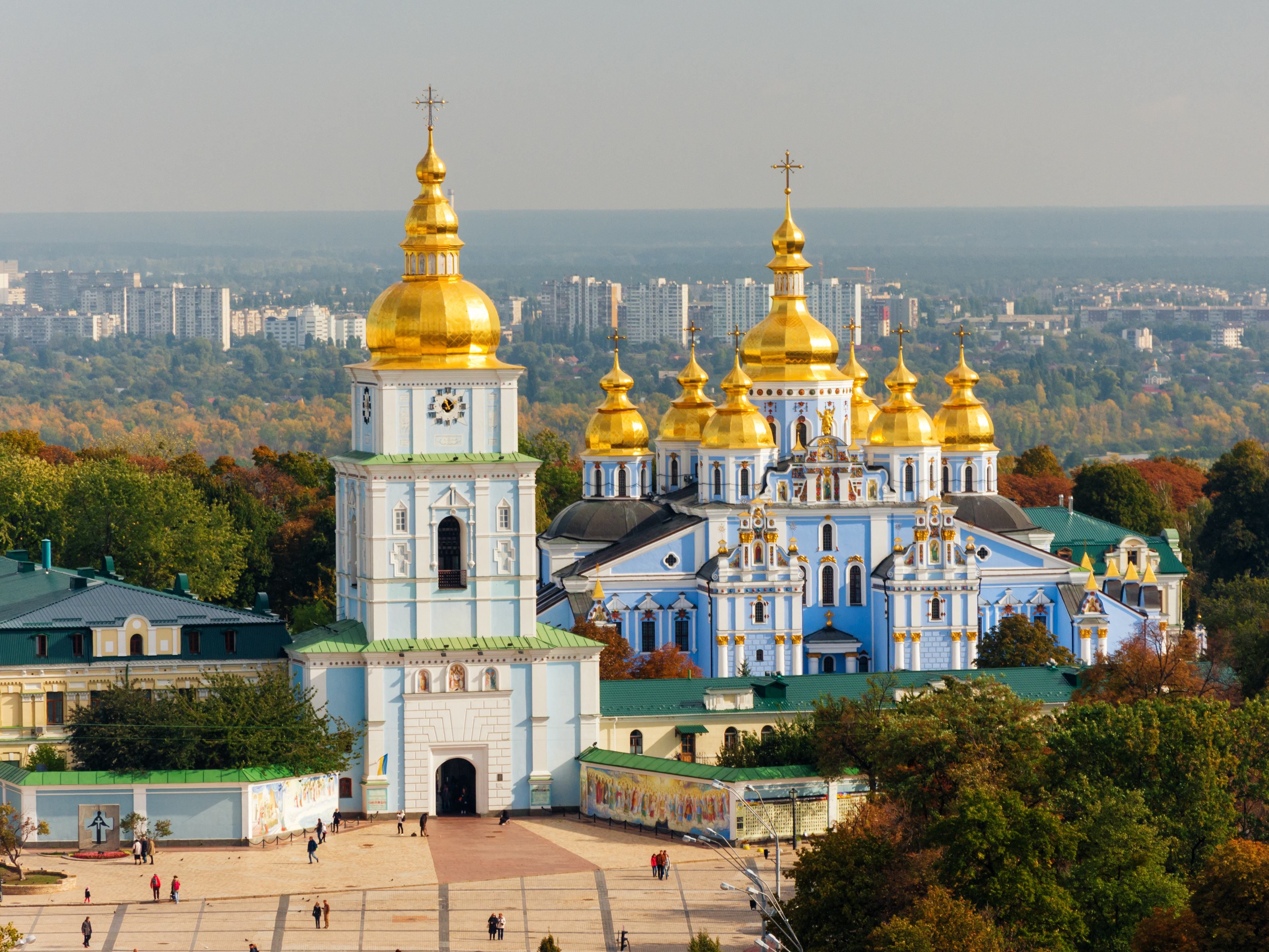 Священники в Киеве освятили 3000 куличей для украинских военных: фото