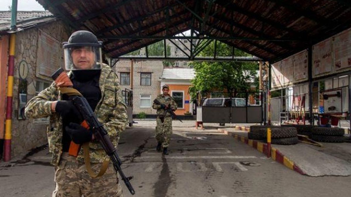 Будни "ЛНР": здесь нельзя фотографировать город просто так – рискуешь стать никем Будни "ЛНР": здесь нельзя фотографировать город просто так – рискуешь стать никем