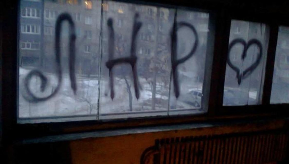Будни "ЛНР": жаждущие "республики" хотят ее только на словах – едят ровно из тех рук, которые притягивают им пищу Будни "ЛНР": жаждущие "республики" хотят ее только на словах – едят ровно из тех рук, которые притягивают им пищу