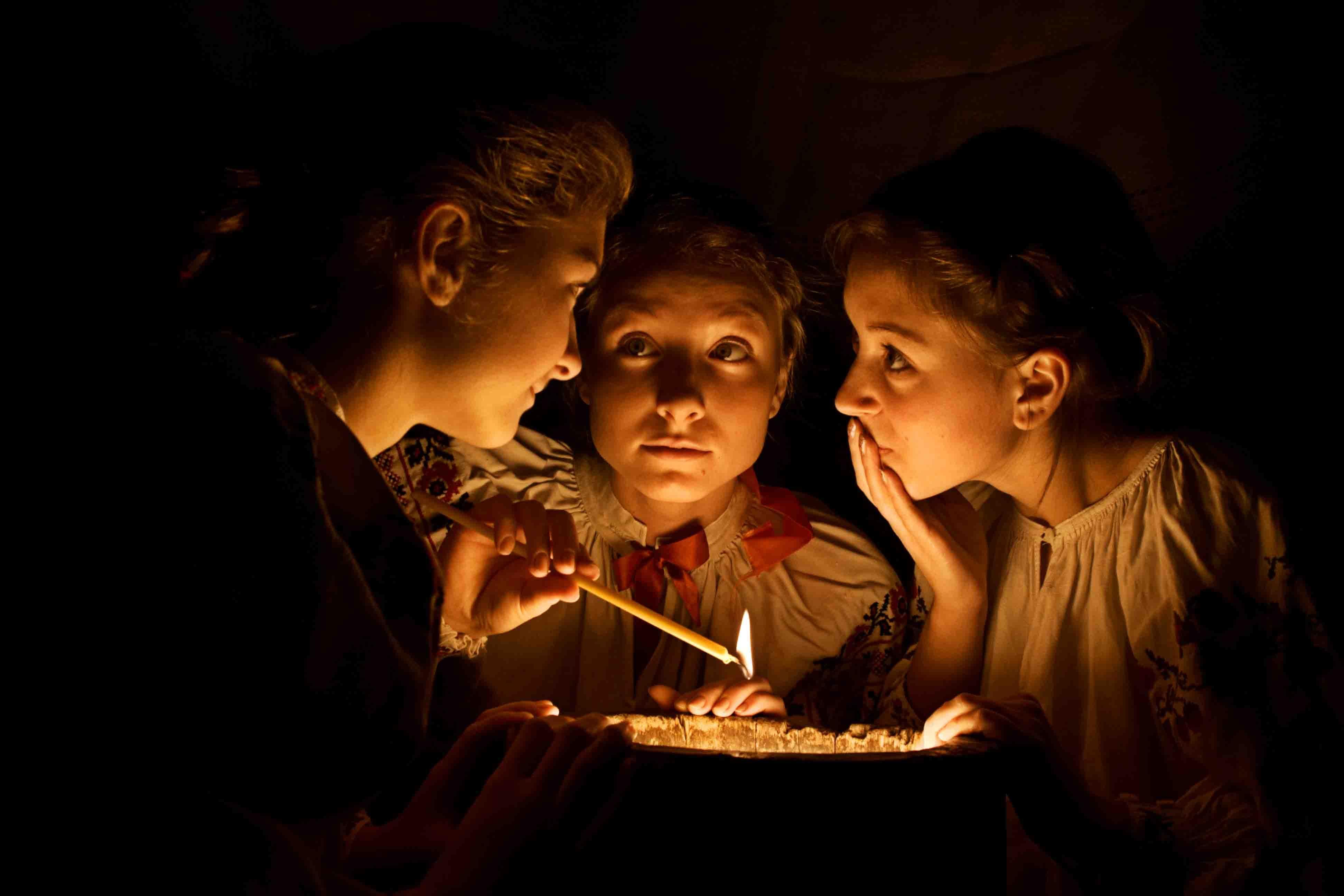 Вечорниці на Андрія: дівчатам – секрети краси, хлопцям – еротика Вечорниці на Андрія: дівчатам – секрети краси, хлопцям – еротика