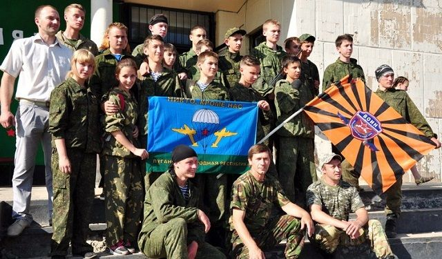 Військове виховання, або Як в "ЛНР" дітей знайомлять зі зброєю та вчать виживанню