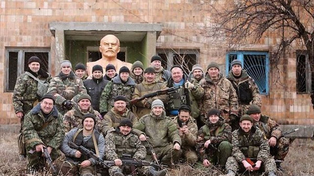 Бойовики "ЛНР" обживаються в "Росії" Бойовики "ЛНР" обживаються в "Росії"