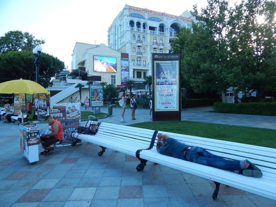 Крым, оказывается, встает с колен!