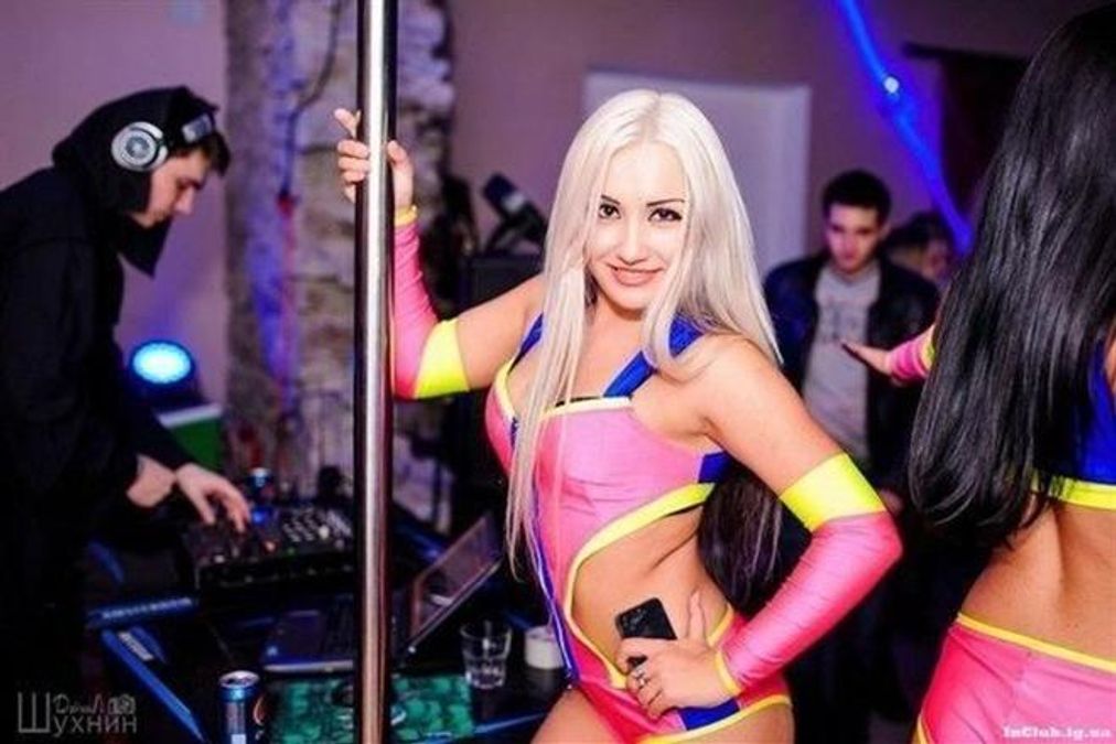 Стриптизерка-гвардійка привітала з Днем Луганська Київ та Дніпропетровськ Стриптизерка-гвардійка привітала з Днем Луганська Київ та Дніпропетровськ