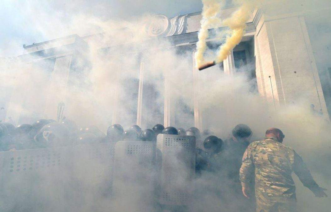 Про Ігоря Гуменюка, бійця батальйону "Січ", який кинув гранату під ВРУ Про Ігоря Гуменюка, бійця батальйону "Січ", який кинув гранату під ВРУ
