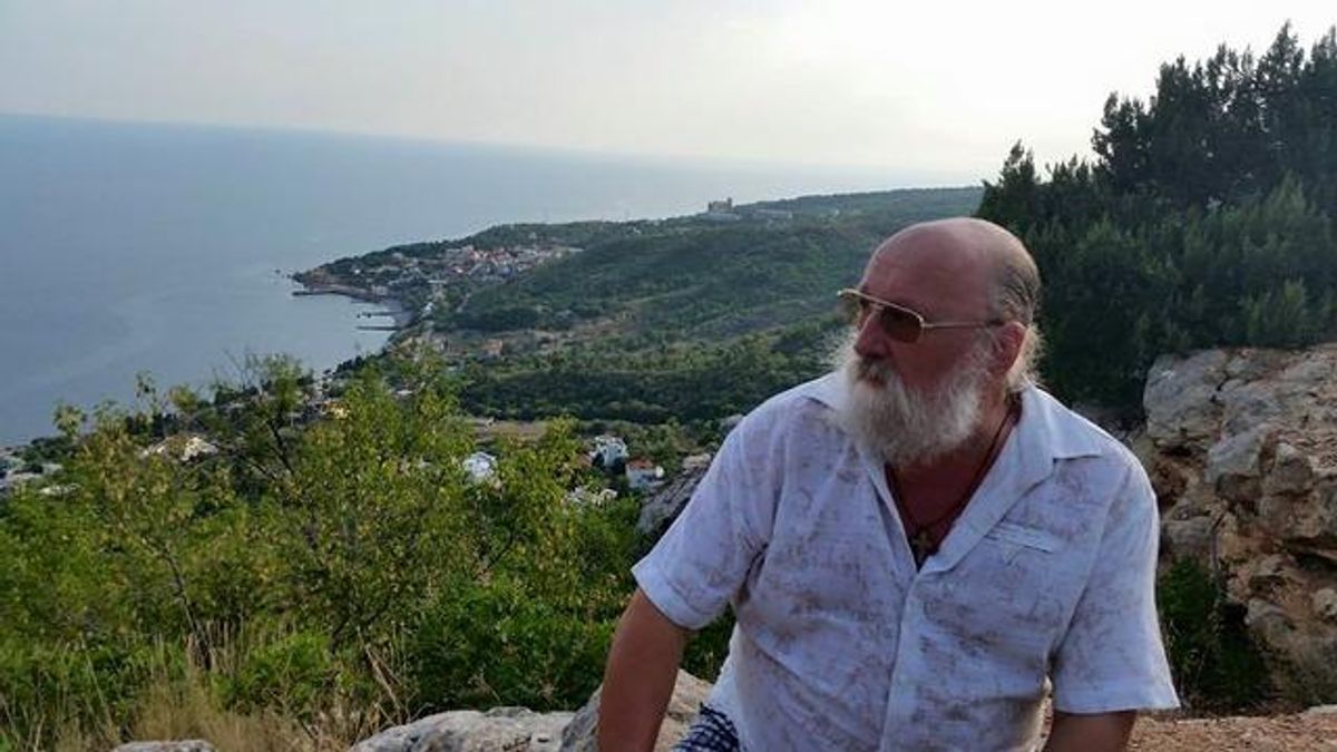 Священик-сепаратист з голодуючих Ровеньків літає на відпочинок до Криму на літаку Священик-сепаратист з голодуючих Ровеньків літає на відпочинок до Криму на літаку